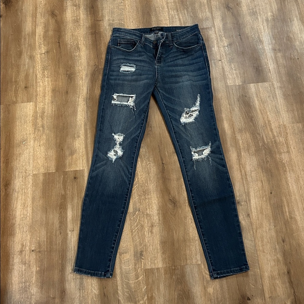 Judy Blue distressed & ripped dark wash jeans skinny fit size 7/28 inseam 29!